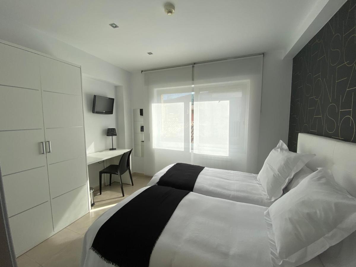 Hostal Somnis Suria Bagian luar foto